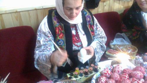 Tehnica pictării ouălor cu vopsele obținute natural